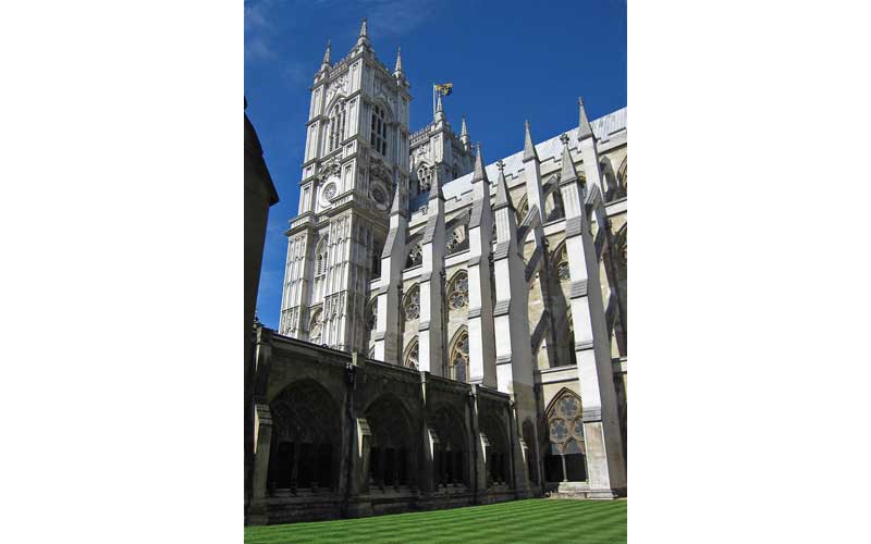 Jardin entouré par le cloître de l’Abbaye de Westminster