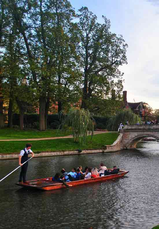 Promenade en bateau sur la rivire Cam  Cambridge