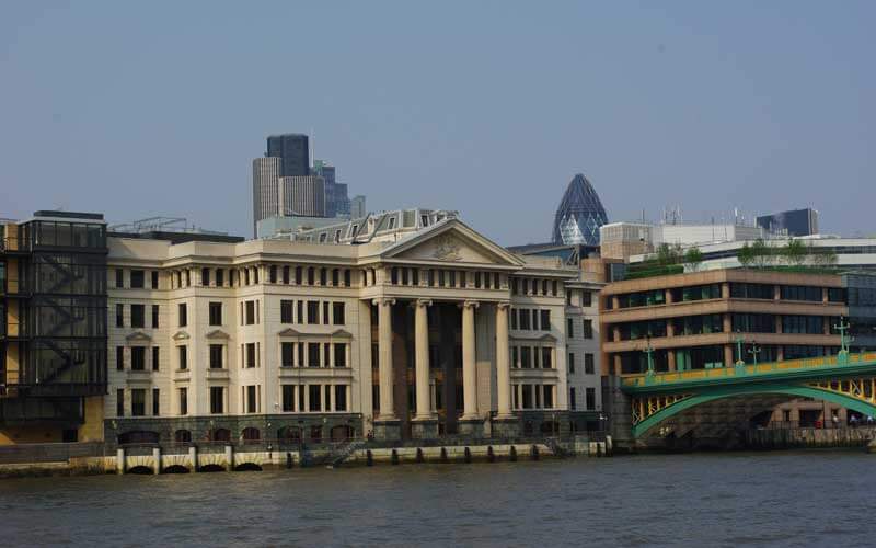 Vintners Place et Southwark Bridge, Londres