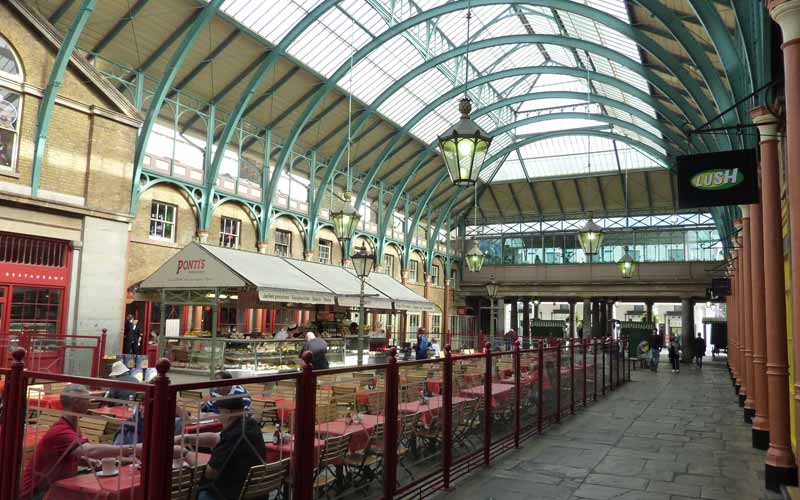 Restaurant sous la verrière des halles