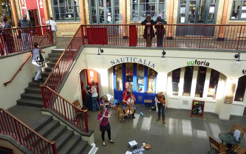 Musique classique dans la cour intérieure des halles