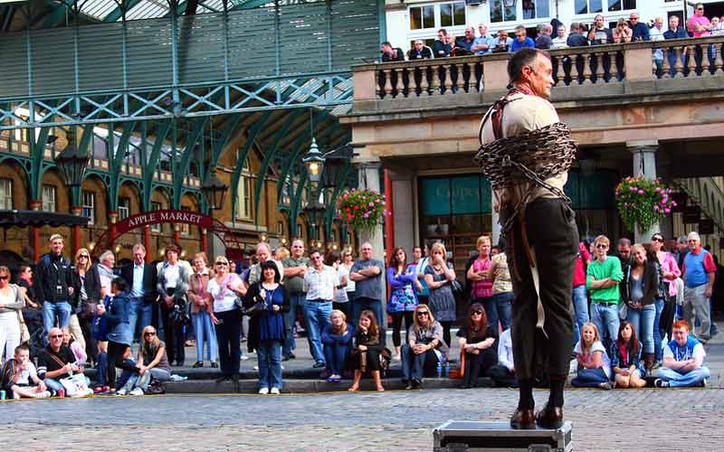 Spectacle de rue devant les halles de Covent garden