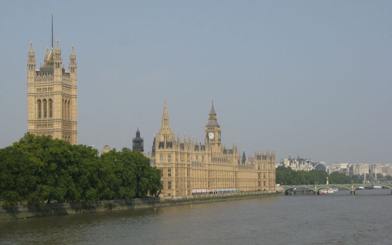 La tour Victoria (Victoria Tower) est une tour carrée située à l'extrémité sud-ouest du palais de Westminster.