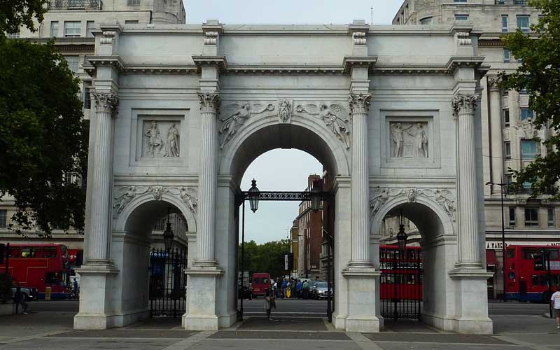 Marble Arch, monument en marbre blanc près du Speakers' Corner