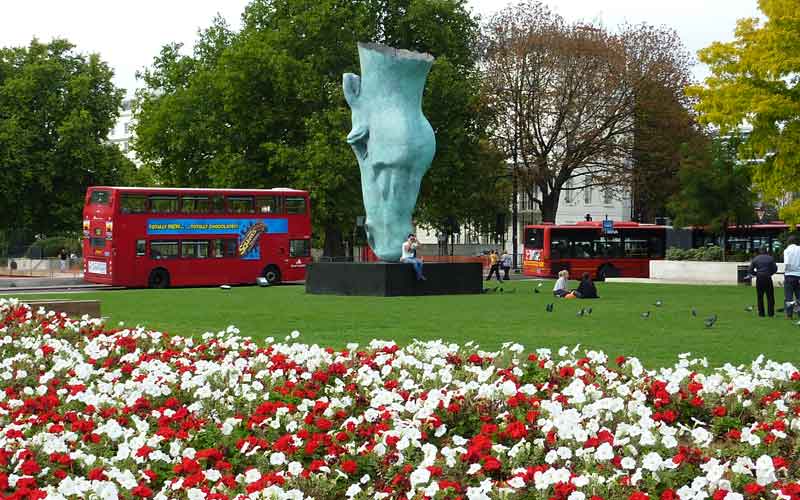 Statue d'une tête de cheval par Nic Fiddian-Green à Hyde Park