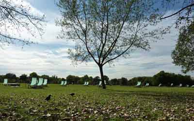 Hyde Park est le plus grand parc londonien.