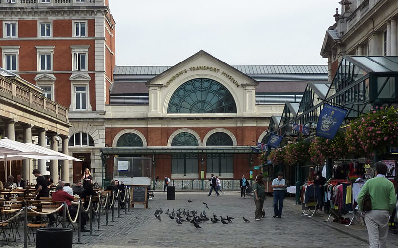 Entrée principale du London Transport Museum, Covent Garden Piazza