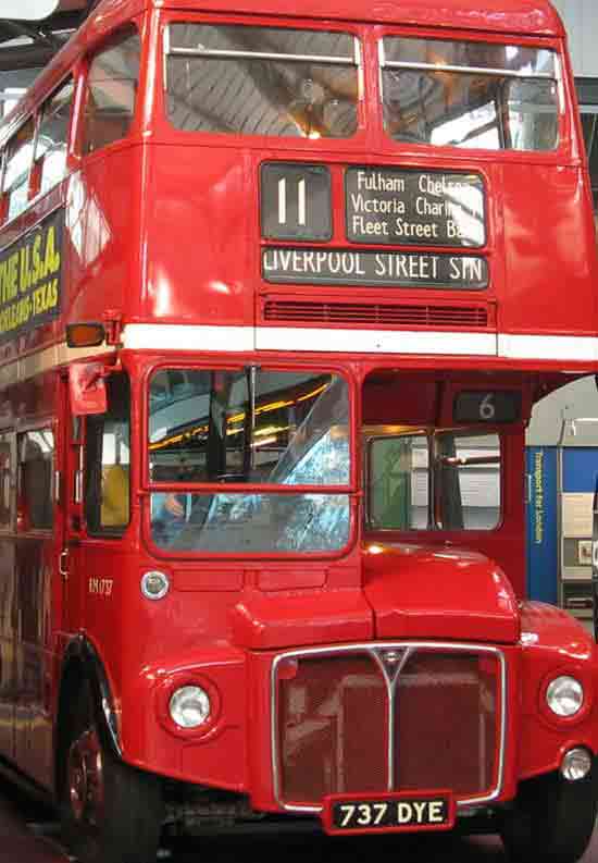 Bus  impriale rouge au London Transport Museum