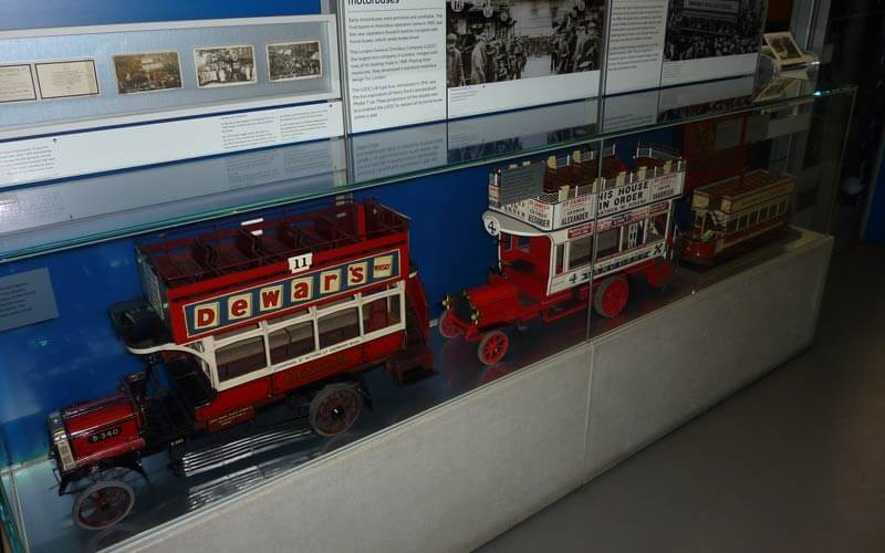 Maquettes de bus Dewar's