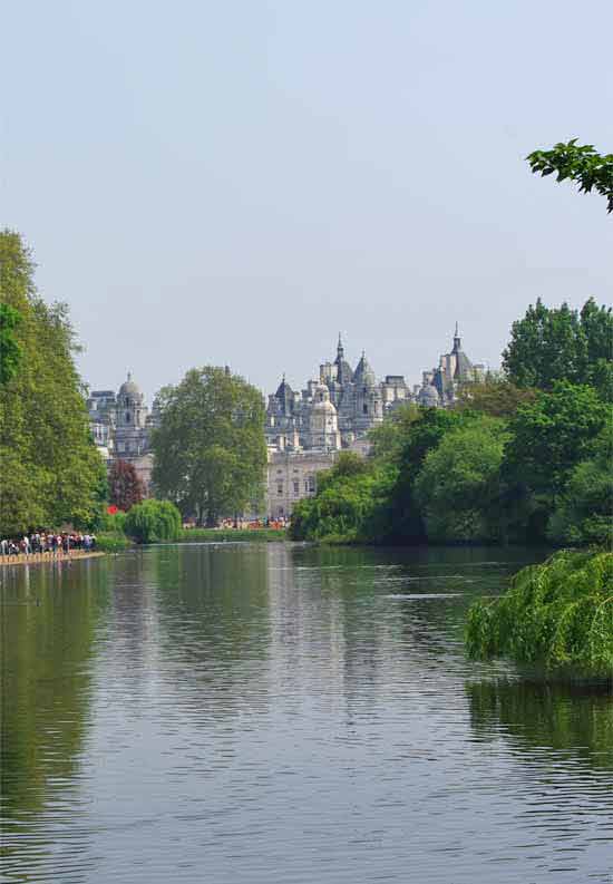 St James's Park est le plus ancien des neuf parcs royaux de Londres.
