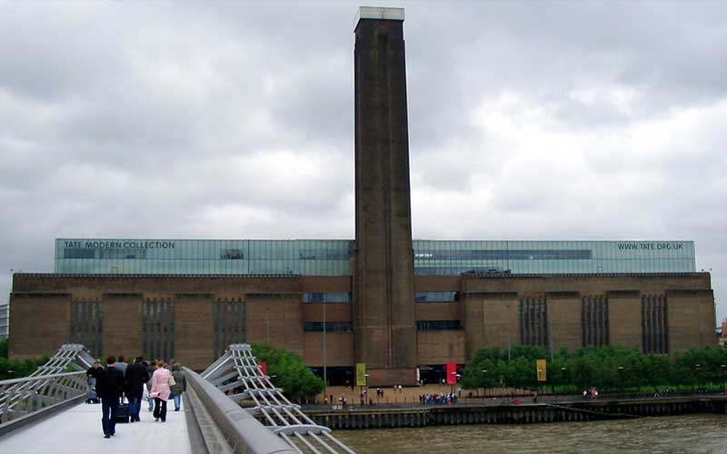 Vue sur la Tate Modern depuis le Millennium Bridge