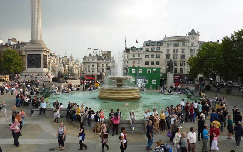 Vue sur Trafalgar square depuis l'église Saint Martin-in-the-Fields