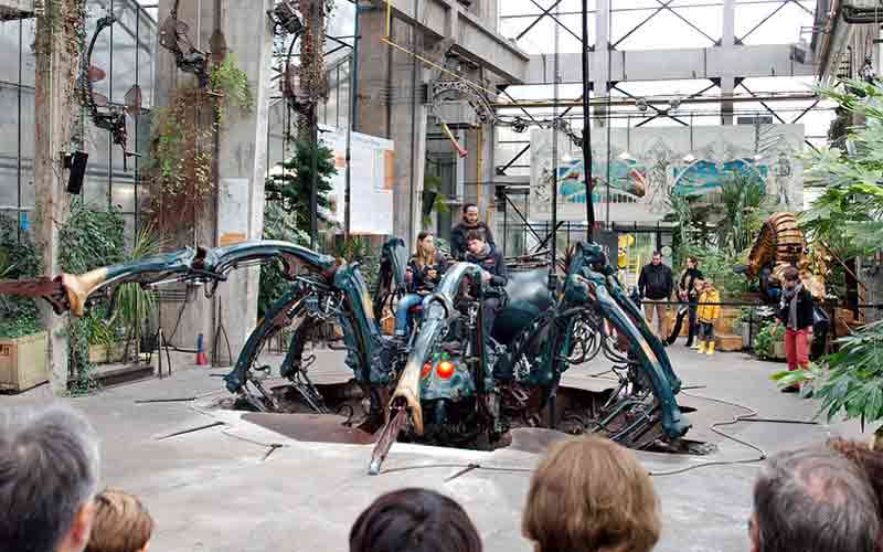 Araignée géante dans la galerie des machines, machines de l'île (Nantes)