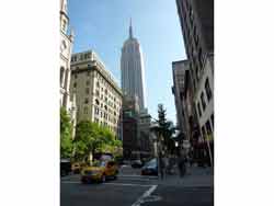 Photo de l'Empire state building prise depuis la 5th avenue (New York)