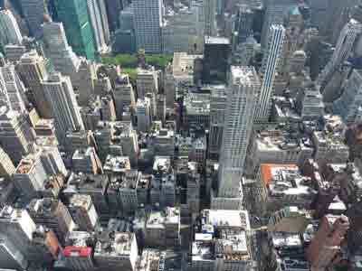 Vue sur les toits de Manhattan depuis l'observatoire de l'Empire state building