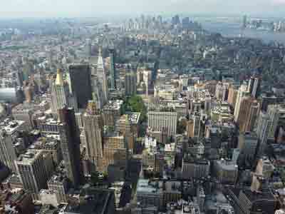 Vue sur Downtown Manhattan (Lower Manhattan et Financial District) depuis la plateforme d'observation de l'Empire state building