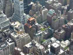 Vue sur les toits de New York depuis le sommet de l'Empire state building