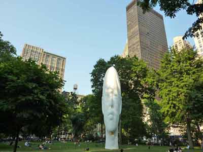 Sculpture Echo de jaume splensa au madison square park (New York)