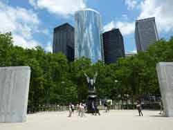 East Coast Memorial : grand aigle de bronze érigé en mémoire des morts dans l’Atlantique lors de la seconde guerre mondiale, Battery Park