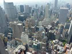 Vue sur les toits de New York depuis l’observatoire du Rockefeller center
