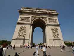 Gros plan sur l'Arc de triomphe