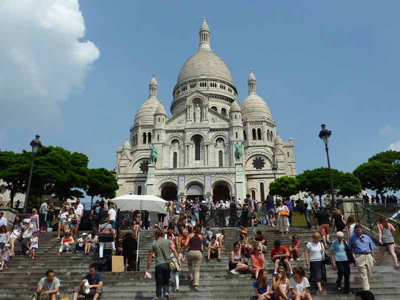 Façade avant de la basilique du Sacré-Cœur