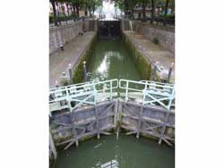 Ouverture d'une écluse du canal Saint-Martin