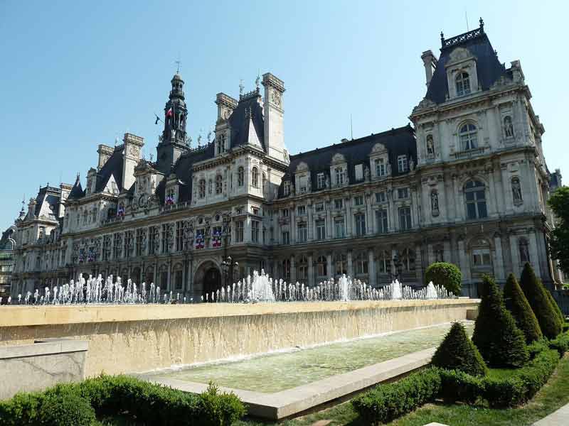 Façade principale de l'hôtel de ville de Paris