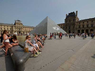 Pyramide du musée du Louvre (Paris)