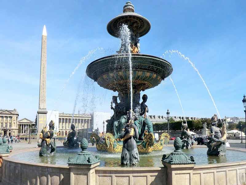 Obélisque et fontaine des Fleuves sur la place de la Concorde