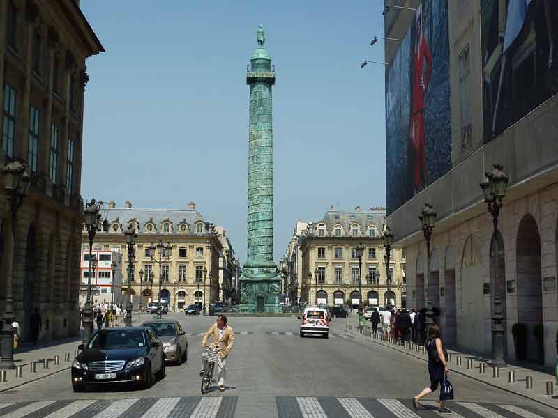 Gros plan sur la colonne Vendôme