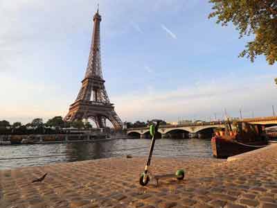 Vue sur la Seine et la tour Eiffel