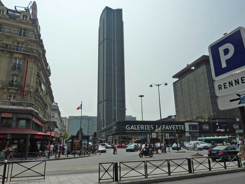 Vue sur la tour Montparnasse et les galeries Lafayette, Paris