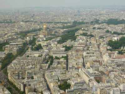 Vue sur l'hôtel des Invalides depuis le toit-terrasse de la tour Montparnasse