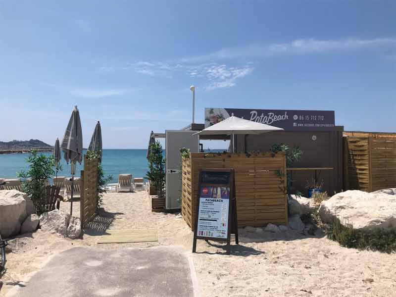 entrée de la plage privée du Patabeach à Marseille