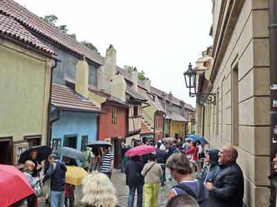 Ruelle d’or (Zlatá ulička) située dans le château de Prague