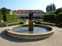 Fontaine dans le jardin Wallenstein, Prague (Tchéquie)