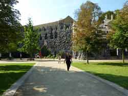 La grotte, mur de pierre sèche dans le jardin du palais Wallenstein, quartier Malá Strana, Prague, République tchèque