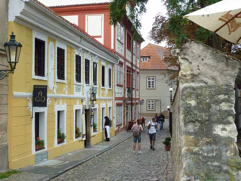 Maisons colorées dans le quartier Nový Svet à Prague