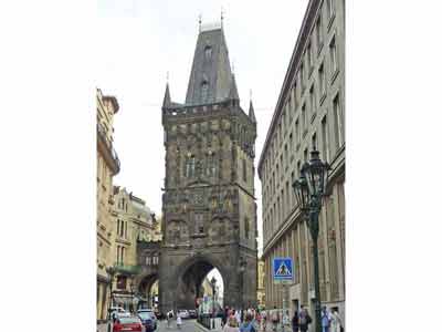 Tour poudrière vue depuis la rue Celetna, Prague