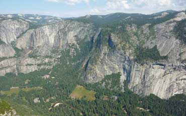 Panorama sur la vallée de Yosemite