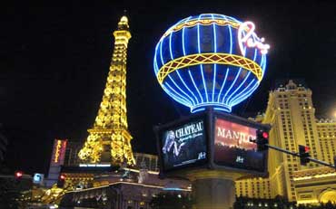 Vue sur la tour Eiffel du complexe hôtel-casino Paris Las Vegas