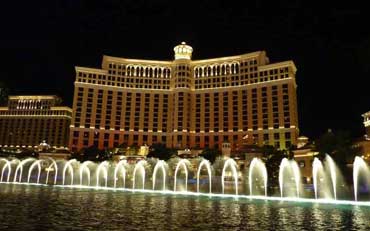 Hôtel de luxe Bellagio et son spectacle musical de jets d'eau sur le Las Vegas Strip