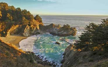 Pfeiffer Beach et son rocher en forme d'arche