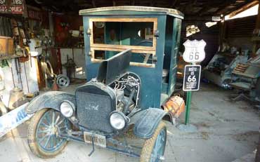 Vieille voiture américaine restaurée