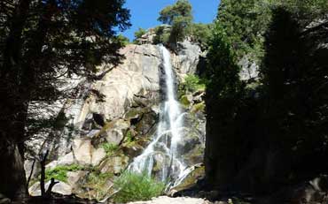 Petite cascade dans le parc de Kings Canyon