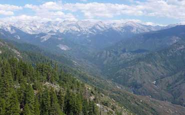 Vue panoramique sur les montagnes environnantes au sommet du Moro Rock