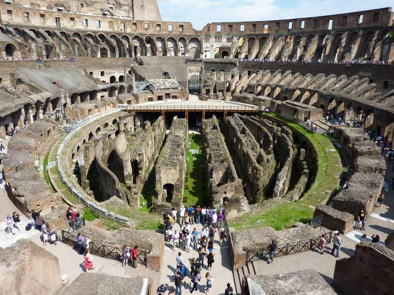 Vue intérieure du Colisée de Rome avec l’arène et les souterrains, étape incontournable pour visiter Rome en 2 jours
