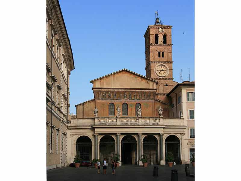 Basilique Santa Maria in Trastevere et son clocher, cœur historique du quartier du Trastevere à Rome