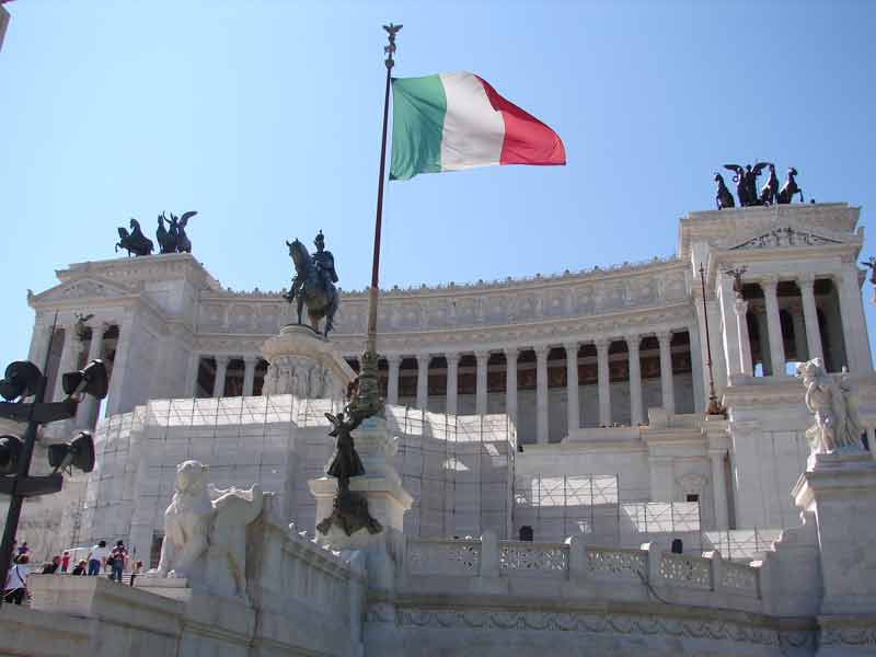 Monument à Victor-Emmanuel II sur la piazza Venezia à Rome, repère emblématique lors d’un itinéraire de 2 jours